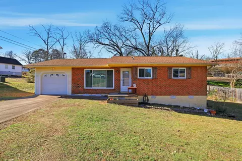 5703 Dagney Ln, Hixson, TN 37343