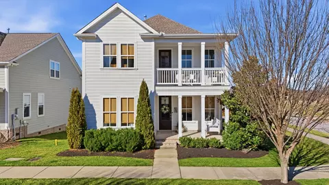 3200 Vinemont Dr, Thompsons Station, TN 37179