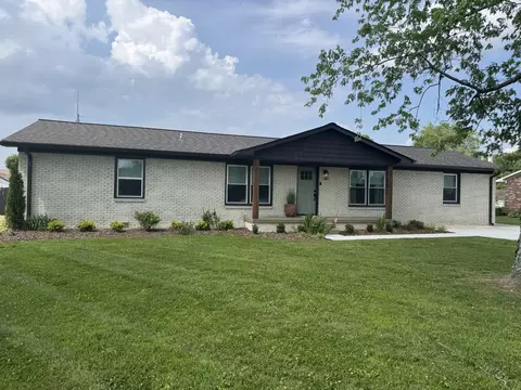 402 8th St, Lawrenceburg, TN 38464