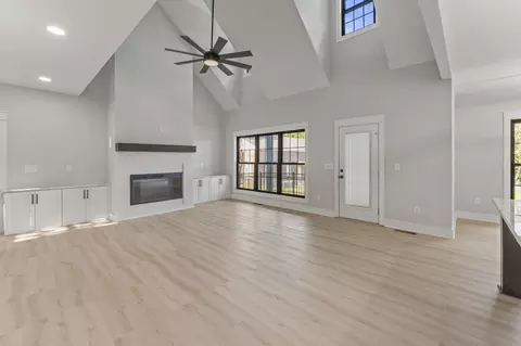 106 5th Ave N, Decherd, TN 37324