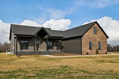 125 Makinley Dr, Lafayette, TN 37083