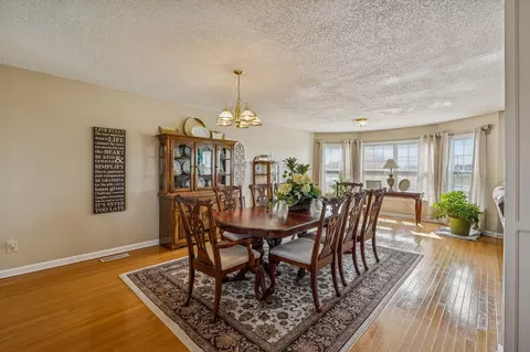 Dining - 1480 Cutoff Rd, Murfreesboro, TN 37129 photo 1 of 2