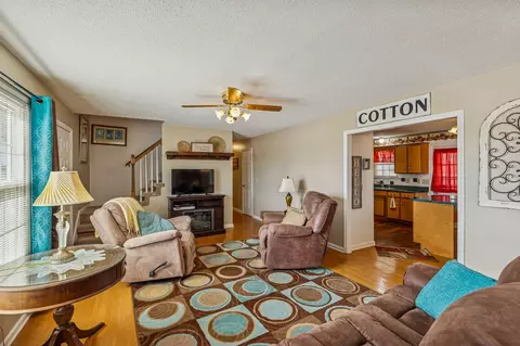 Living - 1480 Cutoff Rd, Murfreesboro, TN 37129 photo 2 of 2