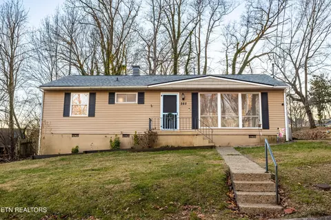 285 East Dr, Oak Ridge, TN 37830