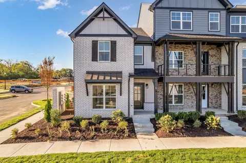 618 Granbury Pvt Dr, Hendersonville, TN 37075