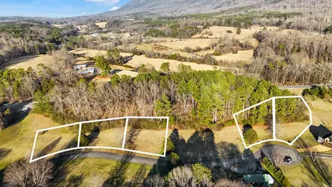 129 Tadpole Ln, Benton, TN 37307
