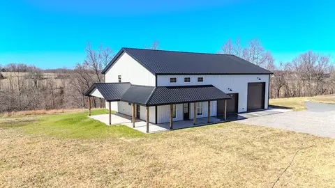 373 Wl White Ln, Red Boiling Springs, TN 37150
