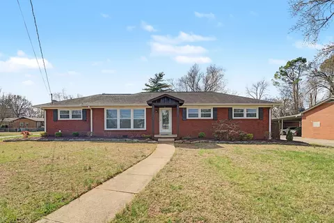 206 Blue Ribbon Pkwy, Shelbyville, TN 37160