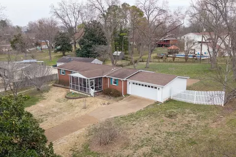 2707 Donna Hill Dr, Nashville, TN 37214
