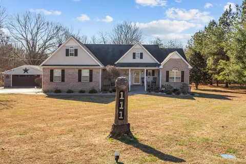 Exterior - 111 Contrary Rd, Burns, TN 37029 photo 3 of 18
