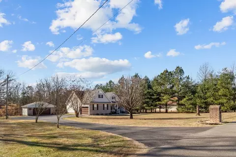 Exterior - 111 Contrary Rd, Burns, TN 37029 photo 2 of 18