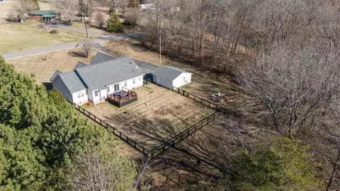 View/Area - 111 Contrary Rd, Burns, TN 37029 photo 2 of 13