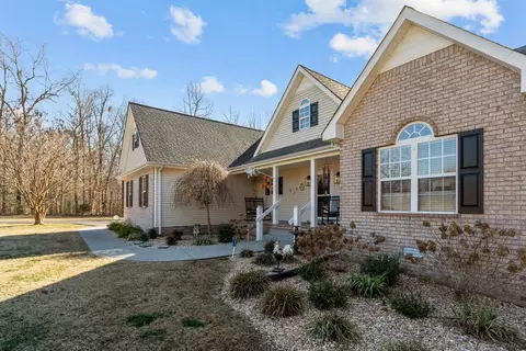 Exterior - 111 Contrary Rd, Burns, TN 37029 photo 4 of 18