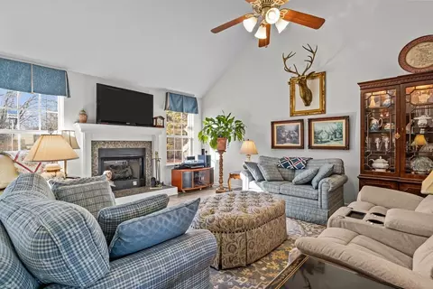 Living - 111 Contrary Rd, Burns, TN 37029 photo 1 of 2