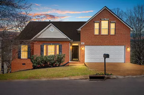 719 E Woodlands Trl, Nashville, TN 37211