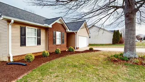 Exterior - 1241 Mac Duff Dr, Murfreesboro, TN 37128 photo 3 of 8