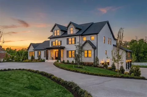 102 Steeplechase Ln, Nashville, TN 37221