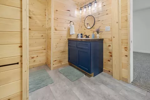 Bath - 228 E Maple St, Dresden, TN 38225 photo 2 of 3