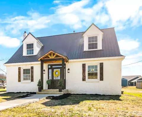 228 E Maple St, Dresden, TN 38225