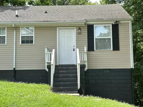 928 Woody Hills Dr, Clarksville, TN 37040