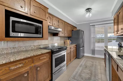 Kitchen - 182 Loop Dr, Winchester, TN 37398 photo 2 of 4