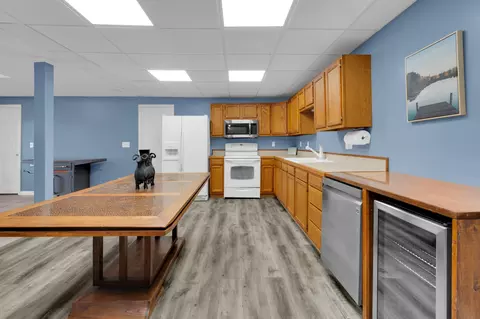 Kitchen - 182 Loop Dr, Winchester, TN 37398 photo 4 of 4