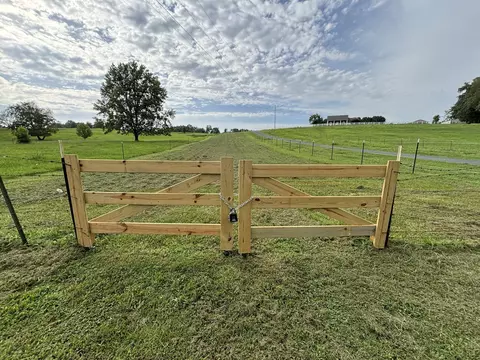 7373 New Chapel Rd, Springfield, TN 37172