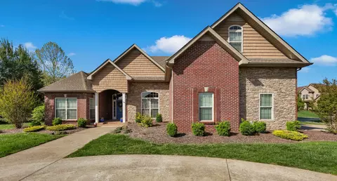 1076 Willow Cir, Clarksville, TN 37043