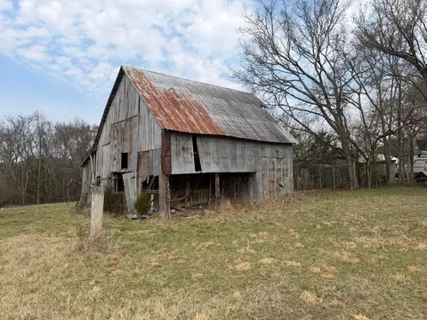 5 Claiborne Ln, Hartsville, TN 37074