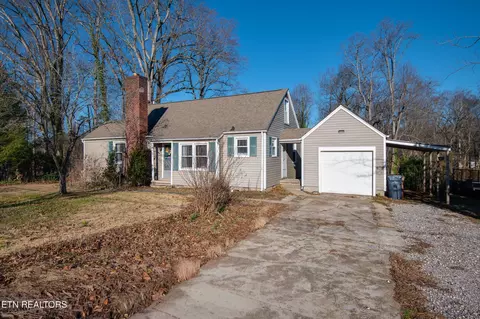 313 Colonial Dr, Knoxville, TN 37920