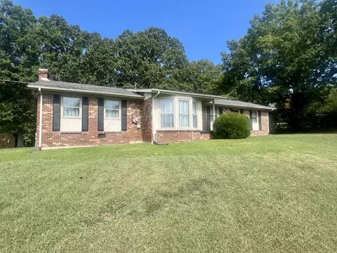 448 Powers Blvd, Waverly, TN 37185