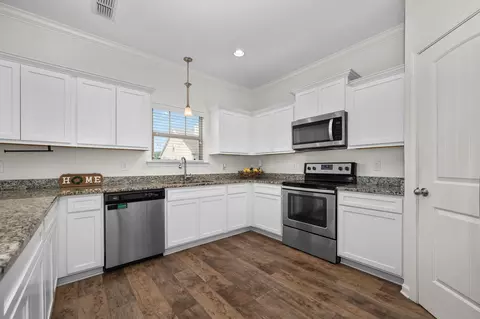 Kitchen - 1113 Dunkirk Ln, Murfreesboro, TN 37129 photo 2 of 3