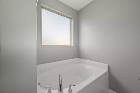 Bath - 1113 Dunkirk Ln, Murfreesboro, TN 37129 photo 4 of 5