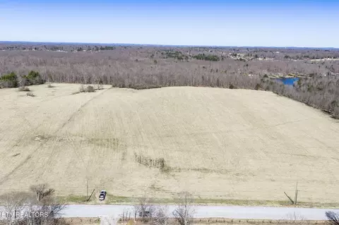 7 Nicholson Dr, Crossville, TN 38572