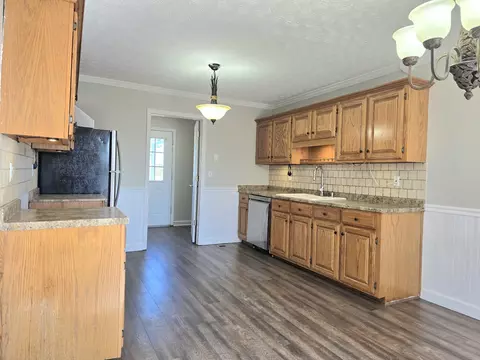 Kitchen - 1381 Tom Grissom Rd, Morrison, TN 37357 photo 4 of 5