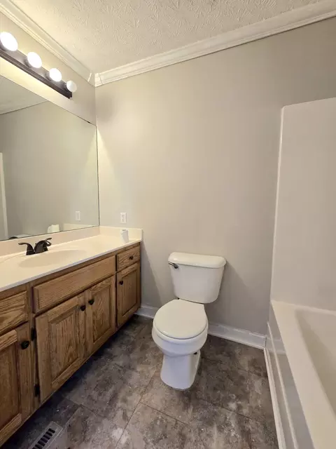 Bath - 1381 Tom Grissom Rd, Morrison, TN 37357 photo 1 of 5