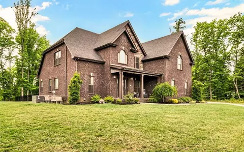1180 Reda Dr, Clarksville, TN 37042