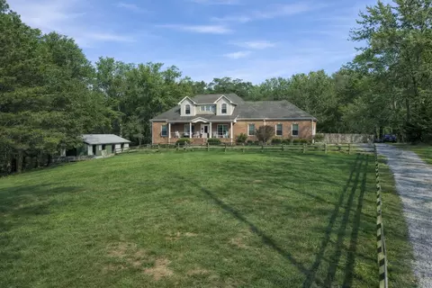 135 Vols Ln, Estill Springs, TN 37330