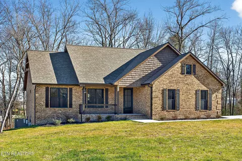 6 Riverchase Dr, Crossville, TN 38571