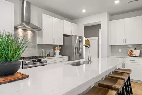 Kitchen - 1321 Essem Dr, Murfreesboro, TN 37130 photo 6 of 6