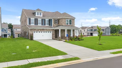 Exterior - 1321 Essem Dr, Murfreesboro, TN 37130 photo 7 of 9