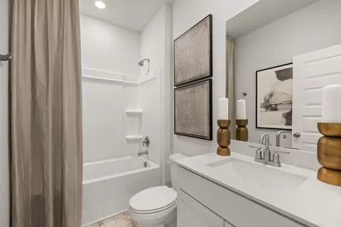 Bath - 1321 Essem Dr, Murfreesboro, TN 37130 photo 1 of 8