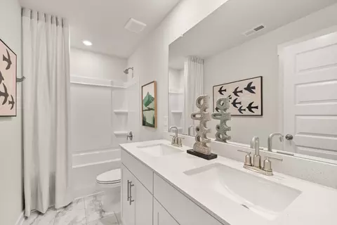 Bath - 1321 Essem Dr, Murfreesboro, TN 37130 photo 8 of 8