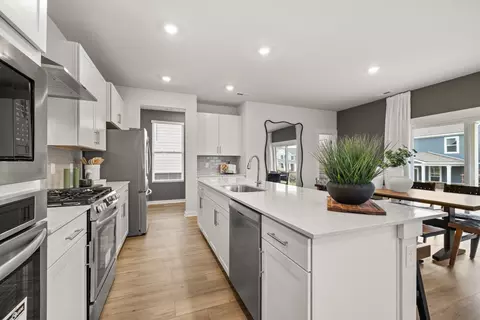 Kitchen - 1321 Essem Dr, Murfreesboro, TN 37130 photo 5 of 6