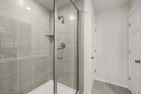 Bath - 1321 Essem Dr, Murfreesboro, TN 37130 photo 6 of 8