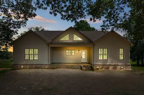 324 Fisherdale Dr, Decaturville, TN 38329