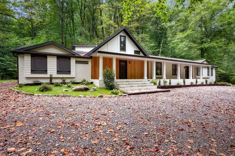 1032 Paint Pony Trl, Pegram, TN 37143