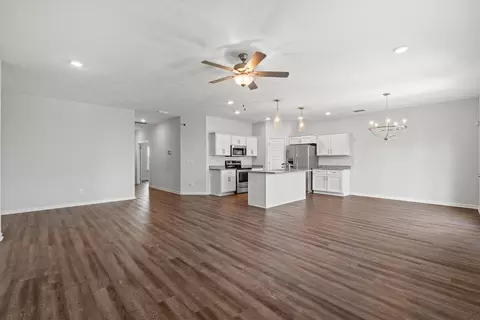 Living - 26 Mimosa Dr, Decherd, TN 37324 photo 3 of 6