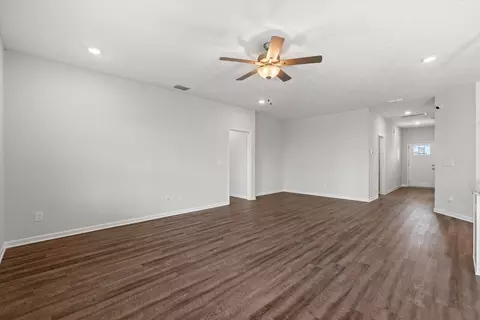 Living - 26 Mimosa Dr, Decherd, TN 37324 photo 4 of 6