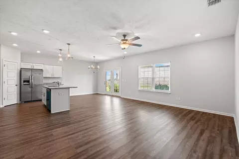 Living - 26 Mimosa Dr, Decherd, TN 37324 photo 2 of 6